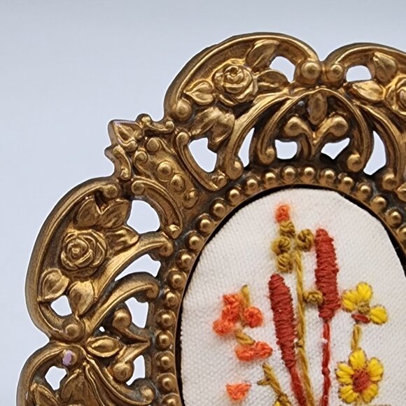 Vintage Cameo Creation Floral Embroidery Picture Frame Plastic Filigree - Picture 2 of 11